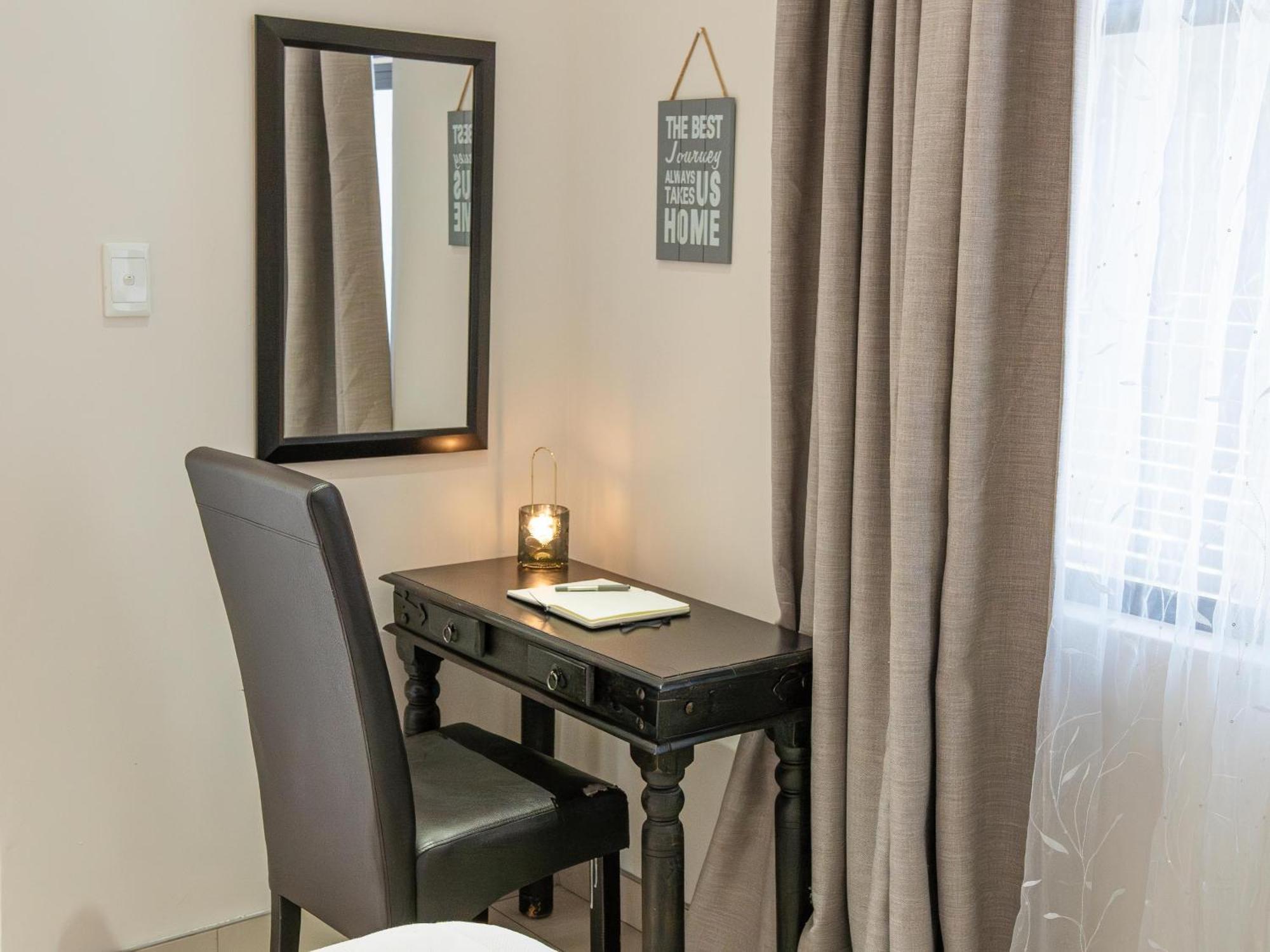 Rieks Van Der Walt Self-Catering Apartment Windhoek Bagian luar foto