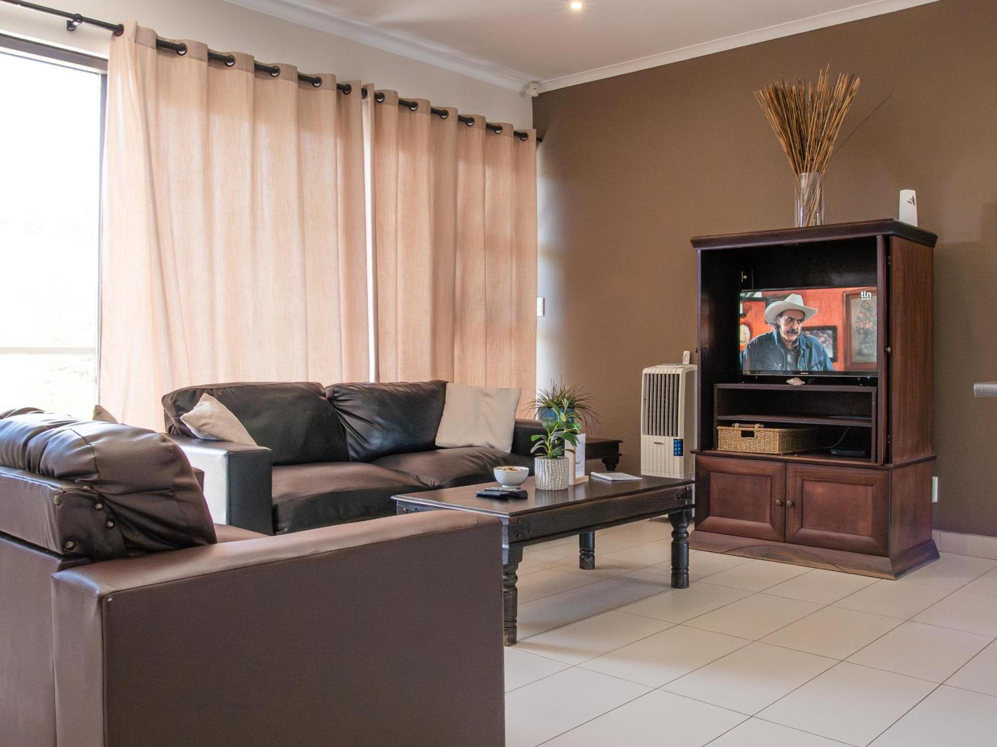 Rieks Van Der Walt Self-Catering Apartment Windhoek Bagian luar foto