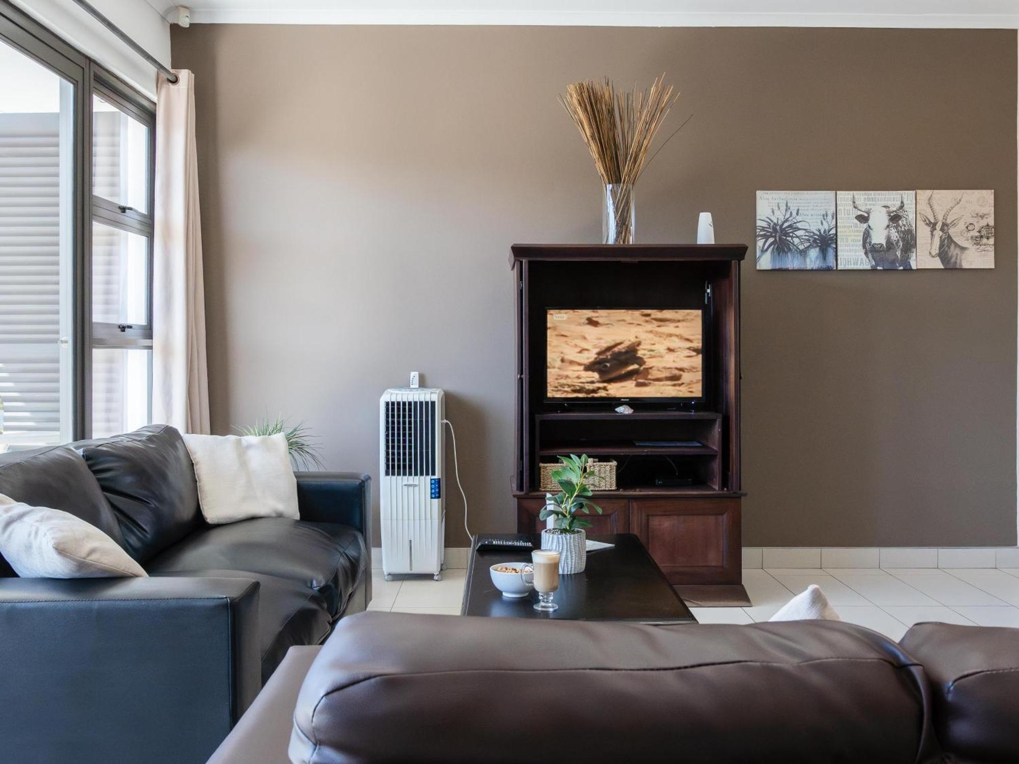 Rieks Van Der Walt Self-Catering Apartment Windhoek Bagian luar foto