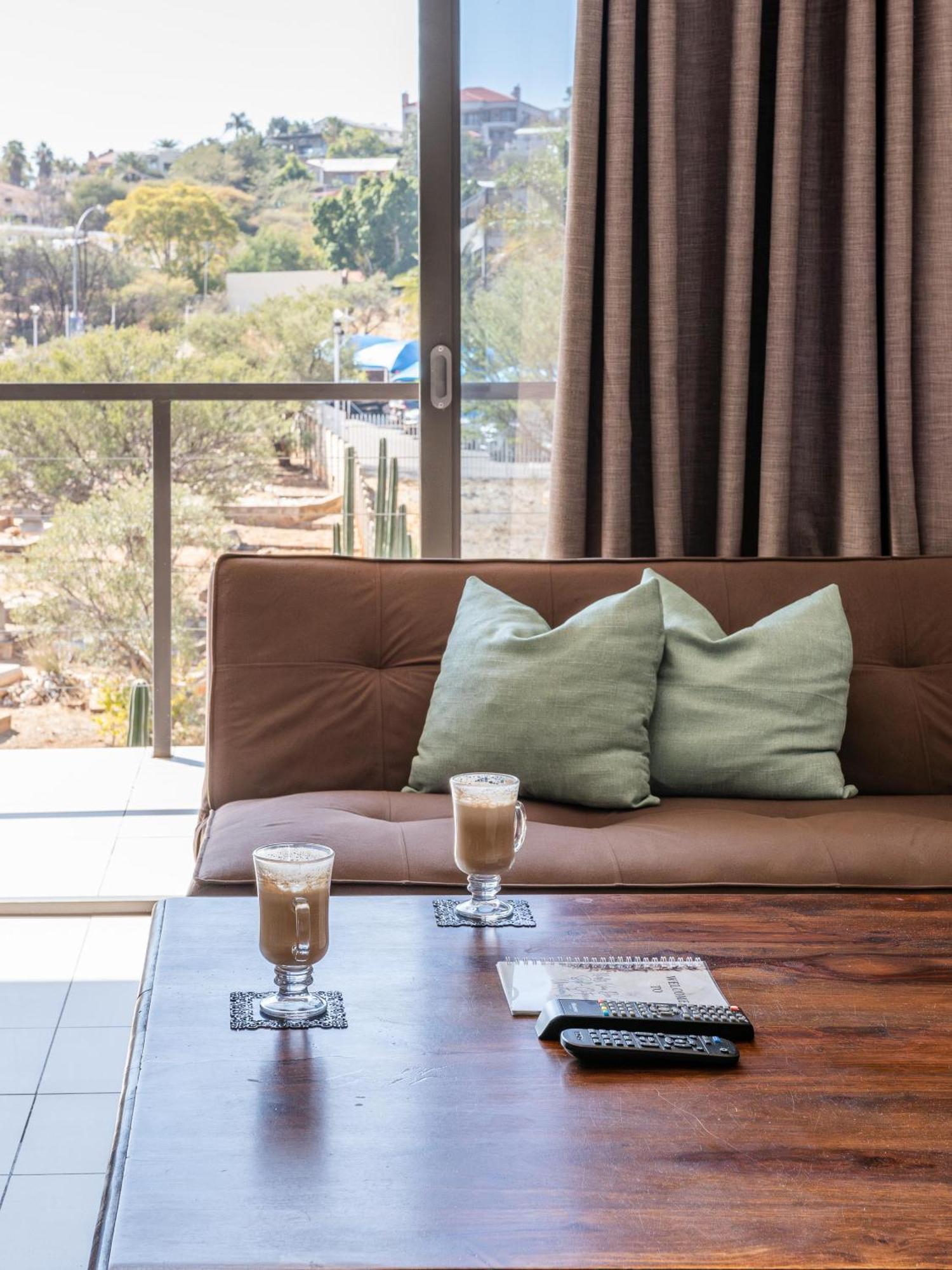 Rieks Van Der Walt Self-Catering Apartment Windhoek Bagian luar foto
