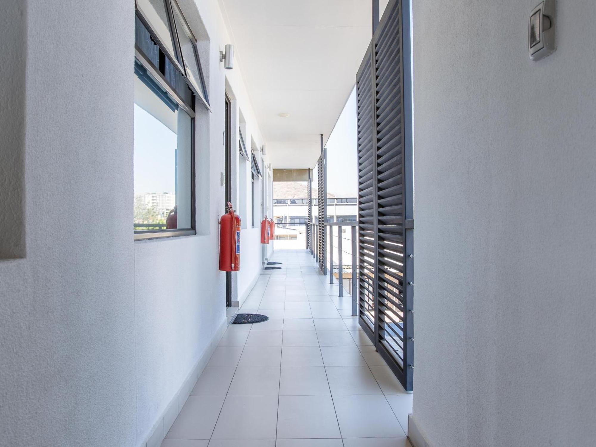 Rieks Van Der Walt Self-Catering Apartment Windhoek Bagian luar foto