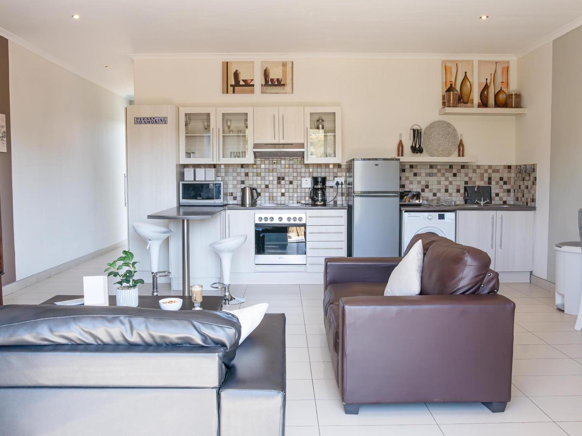 Rieks Van Der Walt Self-Catering Apartment Windhoek Bagian luar foto